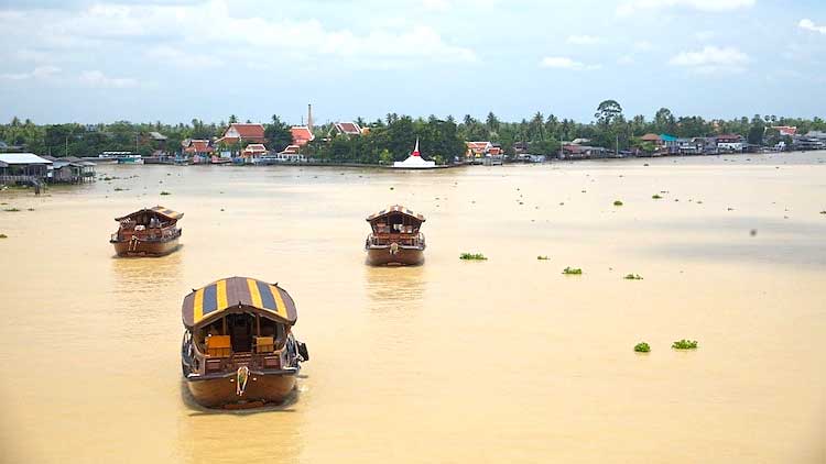 Barge à riz en charter à Bangkok