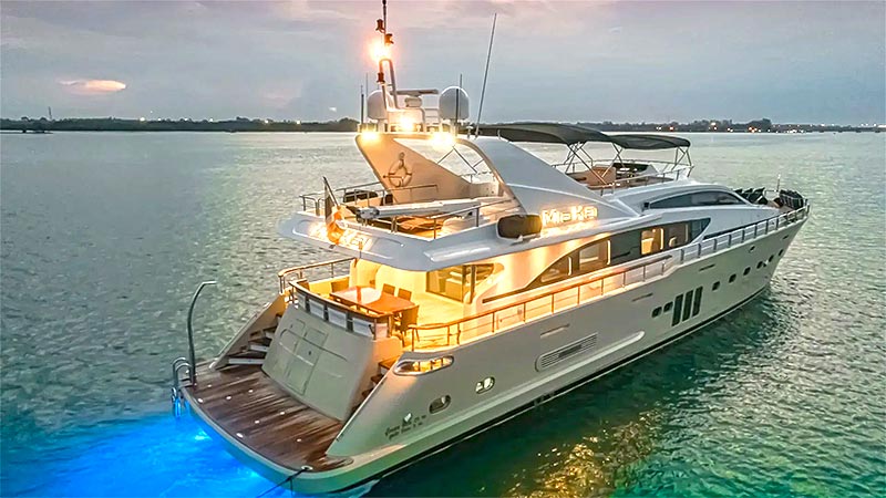 Découverte des îles Phi Phi en yacht de luxe