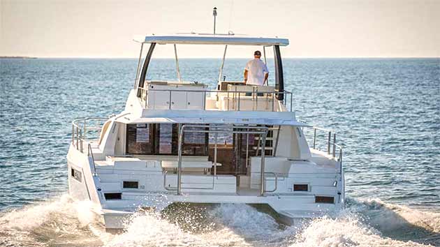 Catamaran à moteurs à louer en Thaïlande