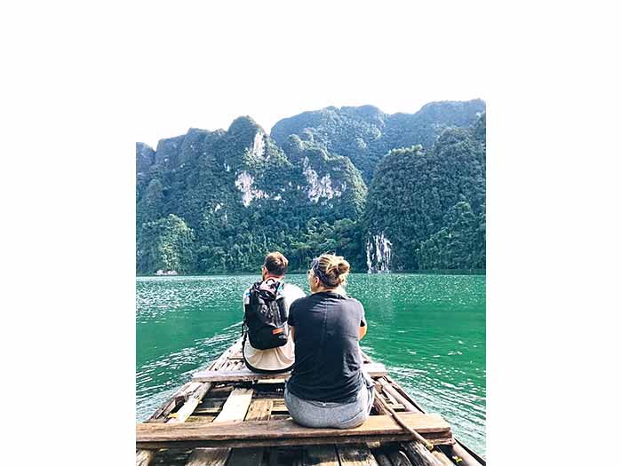 Balade sur le lac en radeau de bambou
