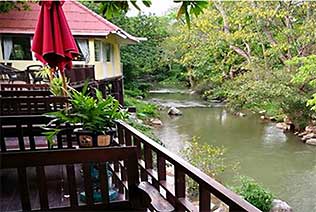 Ndol Streamside Thai Villas