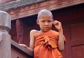 Enfant moine au Wat Thung Sri Muang