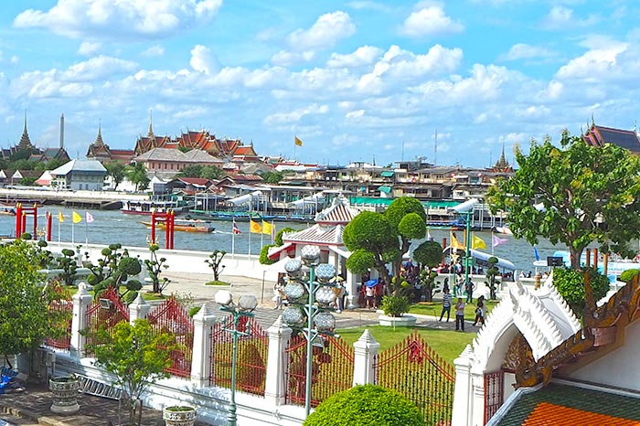 Vue sur le fleuve depuis Wat Arun