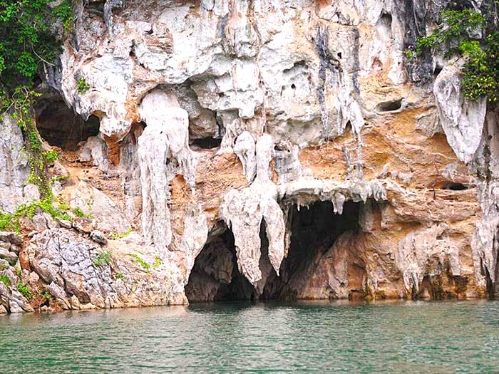 Grotte Pakarang