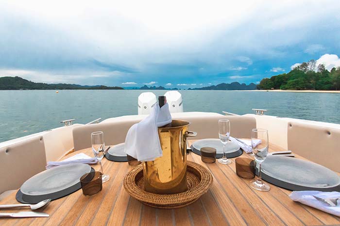 Repas à bord du bateau