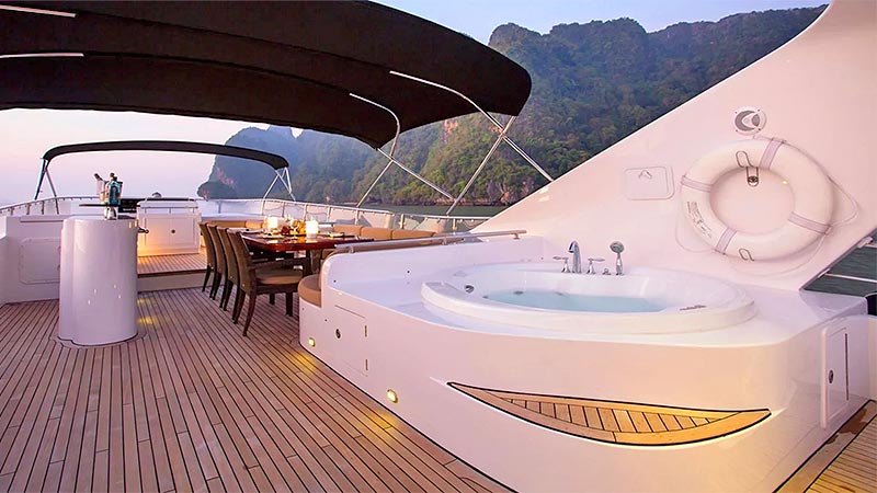 Yacht à louer à Phuket avec jacuzzi