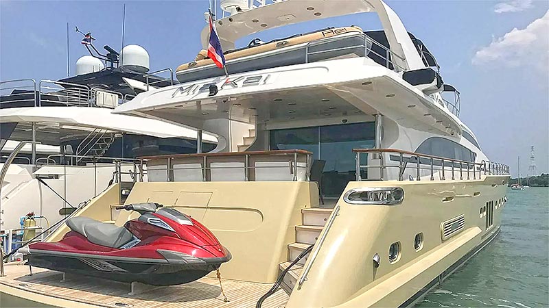 Yacht à louer avec jetski