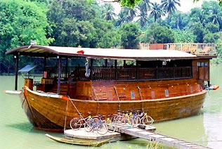 Thanatharee, une ancienne barge à riz à Bangkok